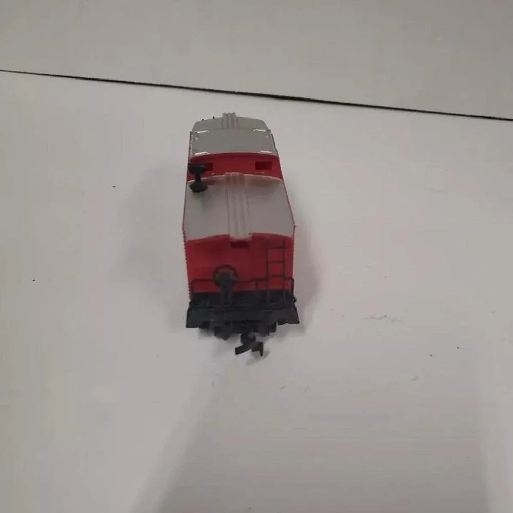 Life-Like Santa Fe ATSF Four Window Caboose HO Scale No Box